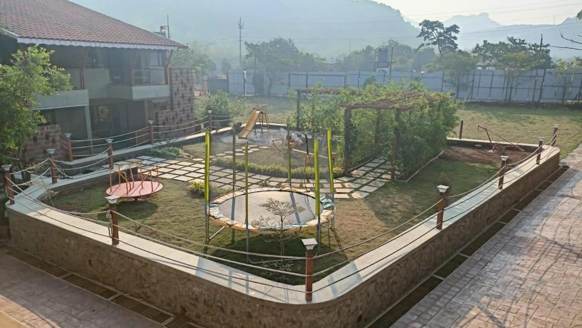 Mastiff Grand La Villae Lonavala Dış mekan fotoğraf